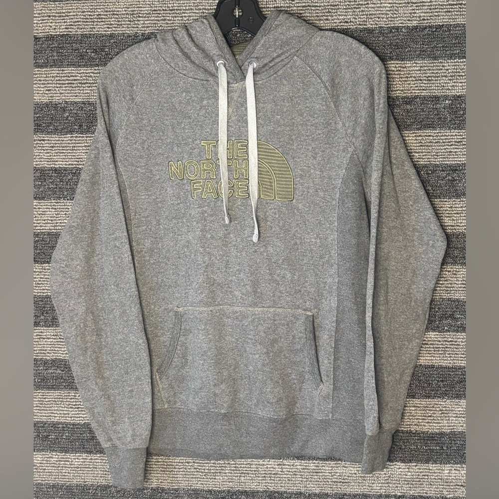 The North Face Embroidered Gray Hoodie Sweatshirt Women’s Medium EUC